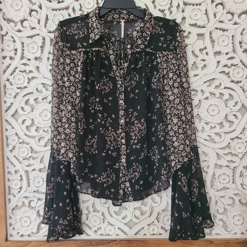 Free People Serena Floral Bell Sleeve Printed Blouse Black Multi Boho Sz Small - Picture 2 of 7